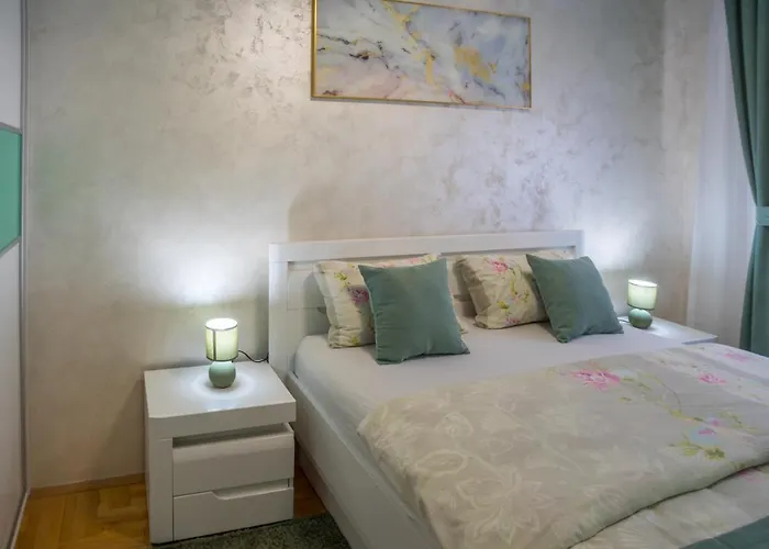Lux Deluxe Apartment